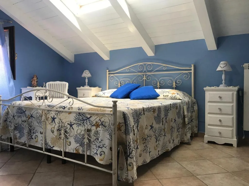 Double Room with Private Bathroom — La Piccola Pizzo