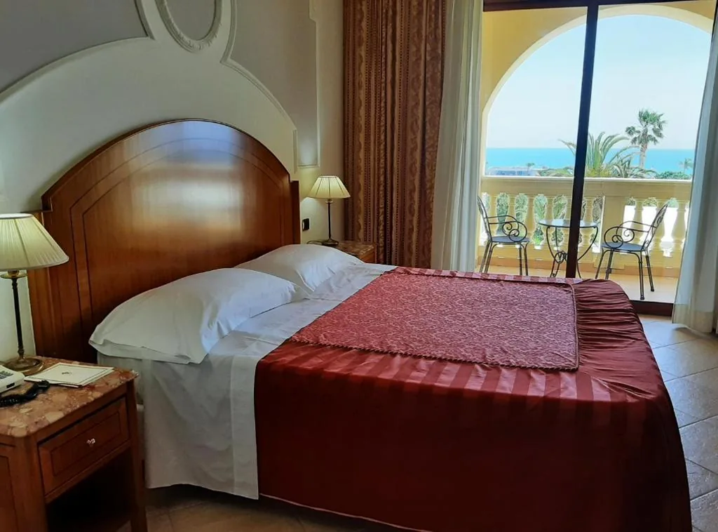 Double Room with Balcony and Sea View — Parco dei Principi Hotel – Roccella Jonica
