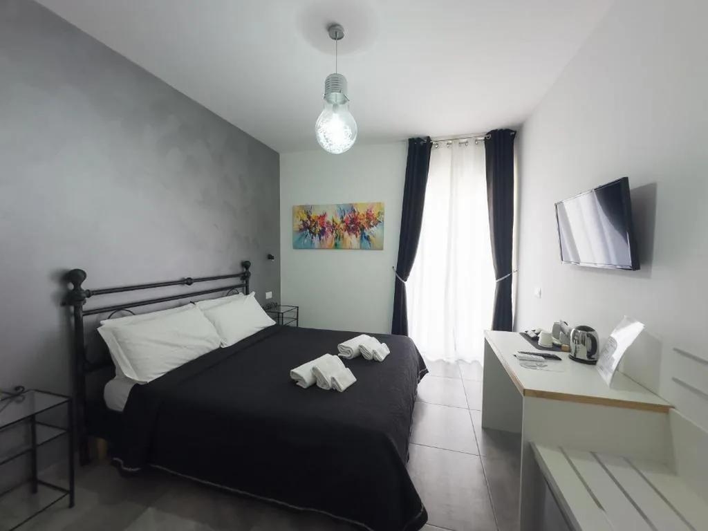Camera Matrimoniale con Balcone — Four Winds B&B