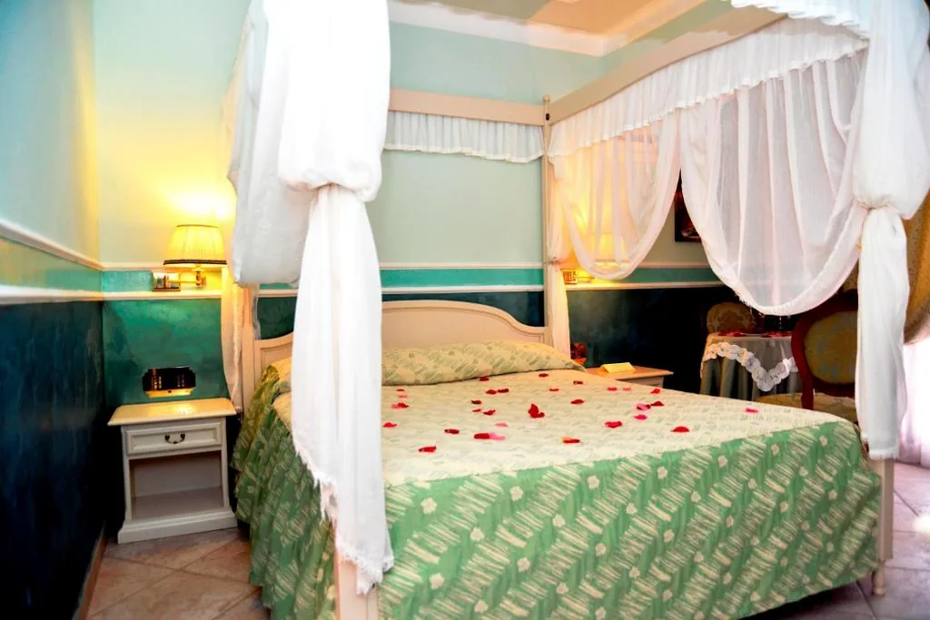 Camera Matrimoniale Deluxe con Balcone — Afrodite Boutique Hotel
