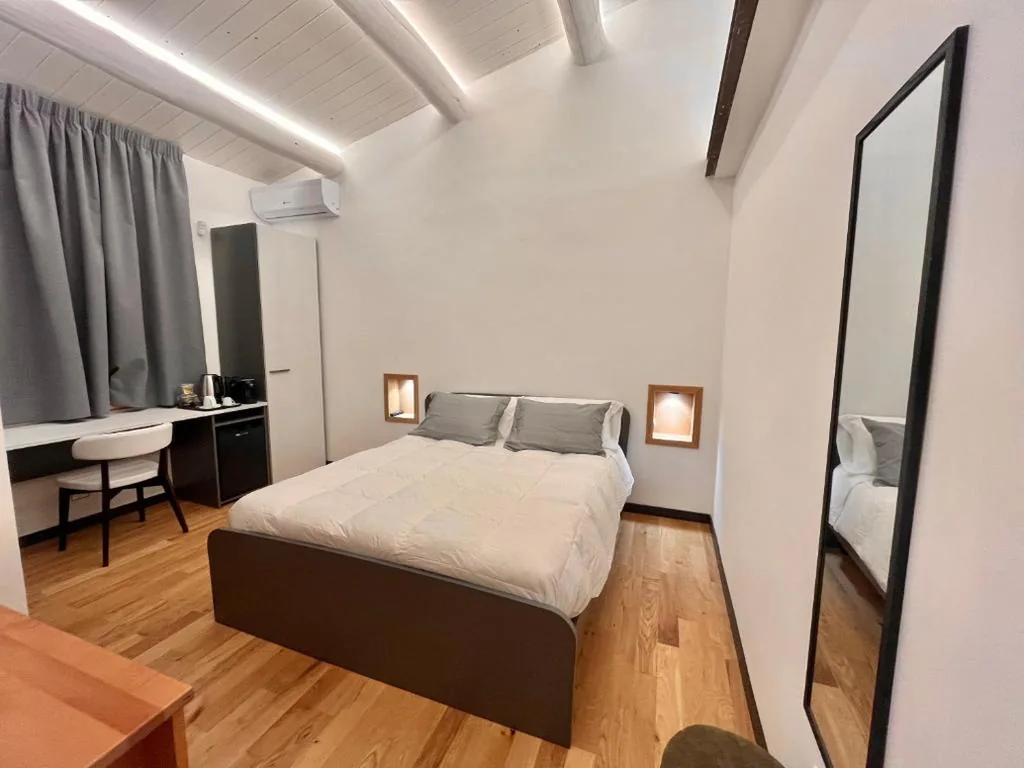 Deluxe Double Room with Balcony — Dimore diffuse R H