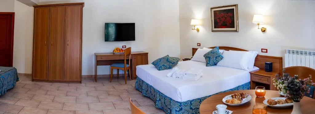 Deluxe Double Room with Balcony — Hotel Bisanzio Resort