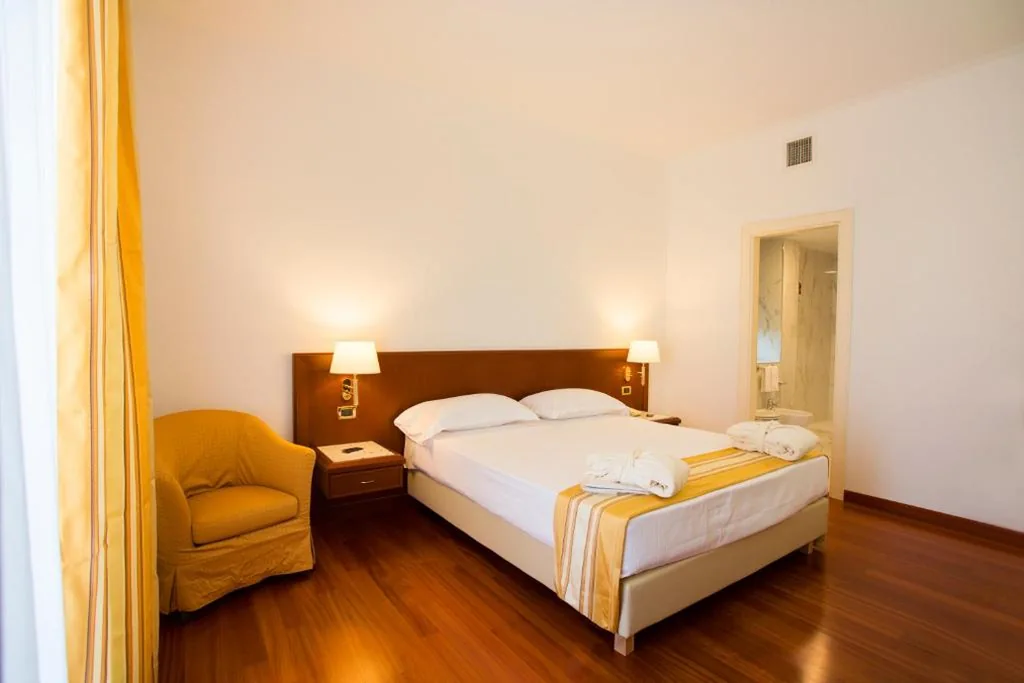 Deluxe Double Room with Balcony — Hotel Europa