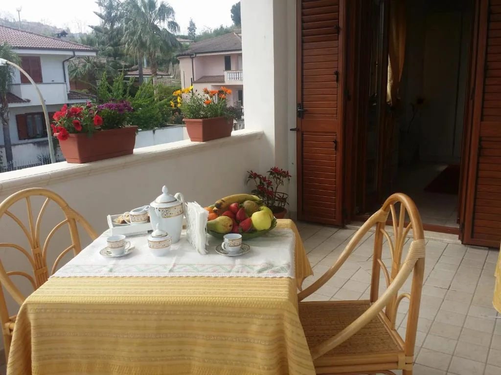 Camera Matrimoniale Deluxe con Balcone — Villa G&G