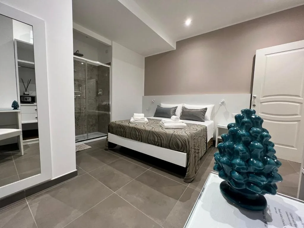 Deluxe Double Room with Shower — Anfitrite B&B Tropea