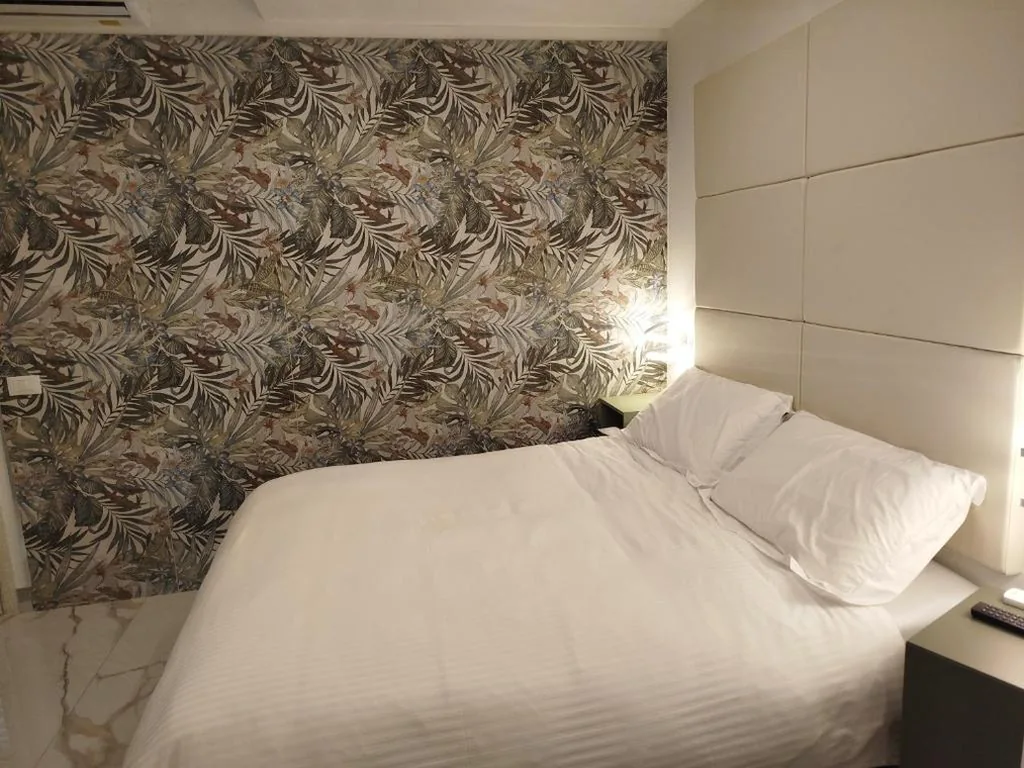 Deluxe Double Room — Confort Suites