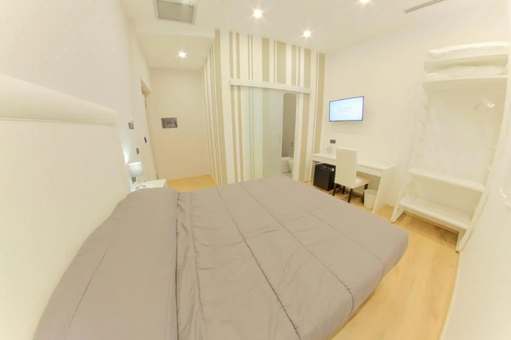 Camera Matrimoniale — RESIDENZE CASSOLI – Lamezia Centro