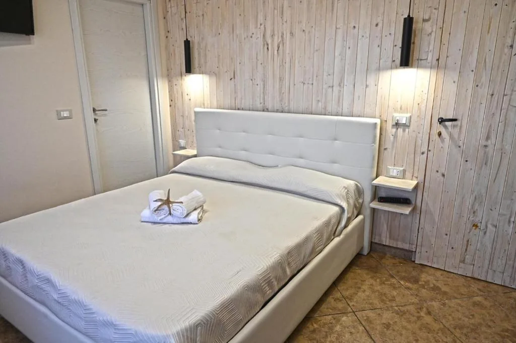 Camera Quadrupla con Bagno Privato — Donna Viruzza