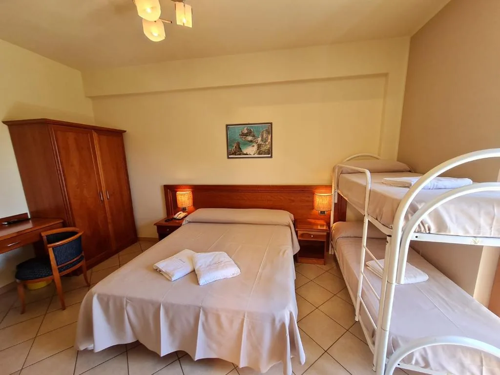 Standard Quadruple Room — La Bussola Hotel Calabria