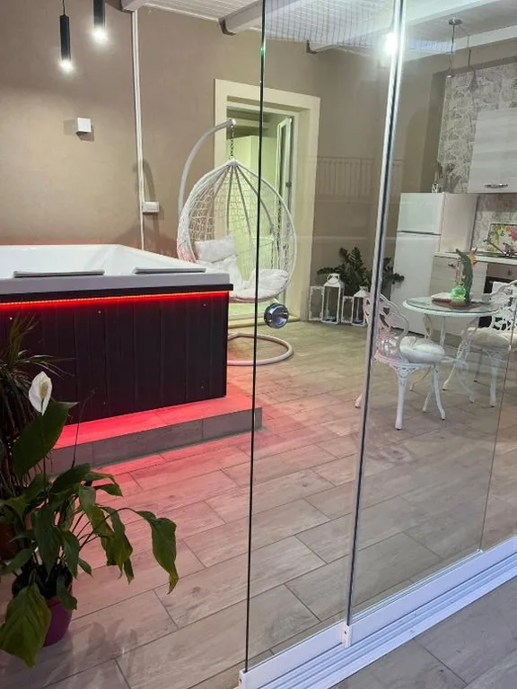 Queen Room with Hot Tub — La Romantique Rooms and Apartments TROPEA