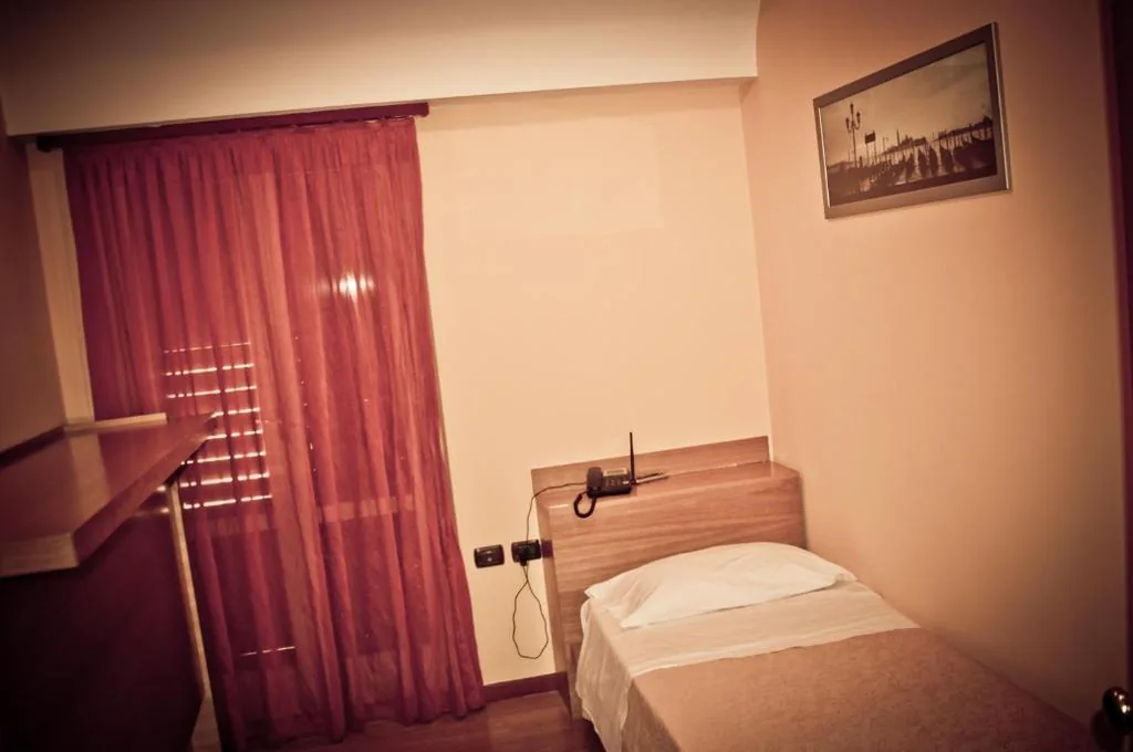 Single Room — Aerhotel Phelipe