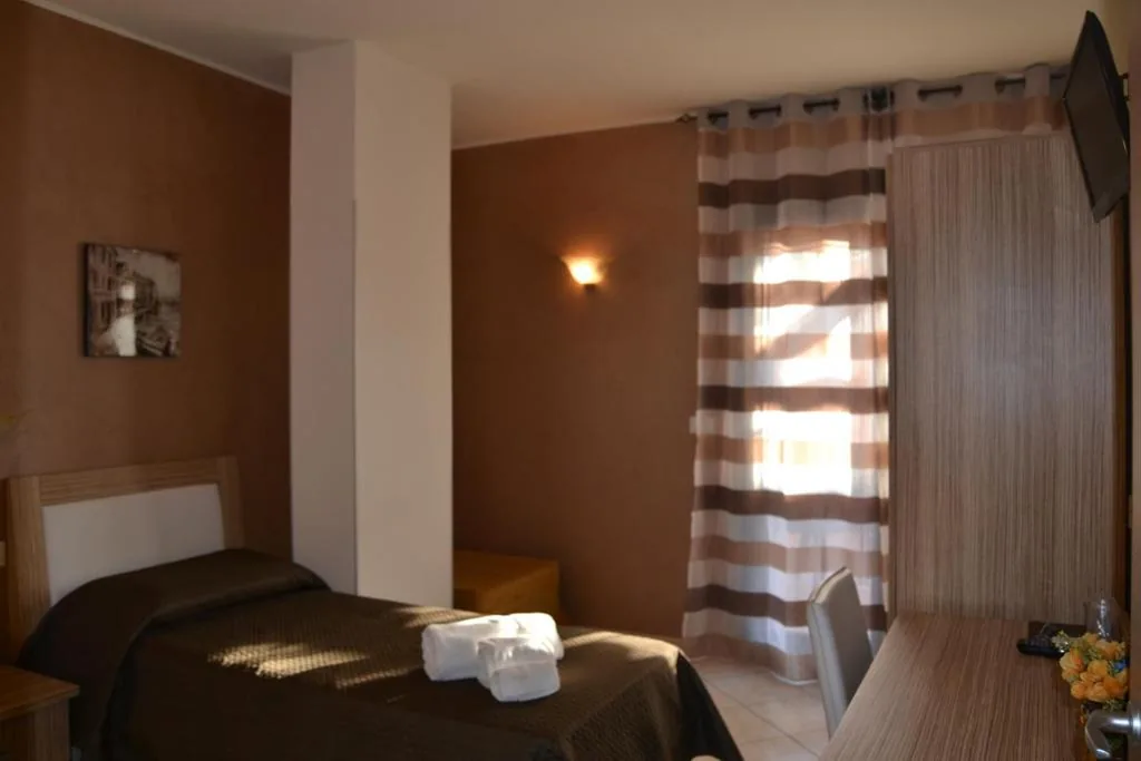 Single Room with Private Bathroom — Villa Sofia