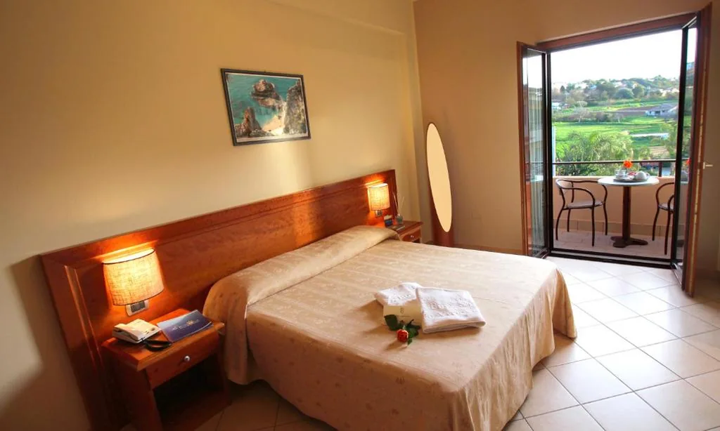 Standard Double or Twin Room — La Bussola Hotel Calabria