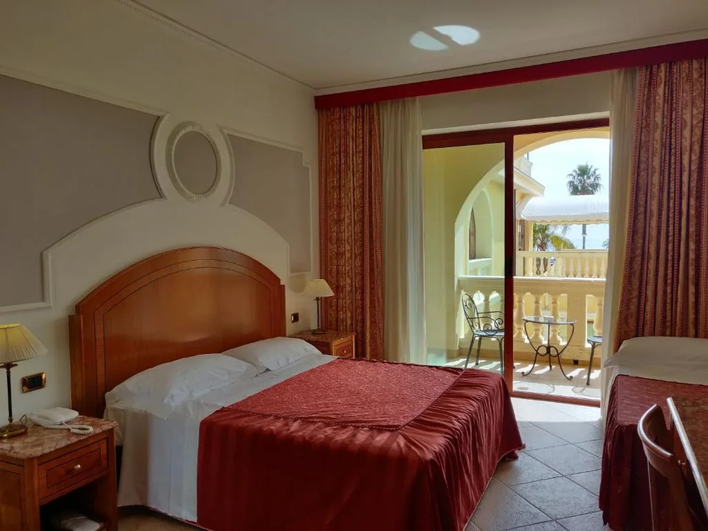 Triple Room with Sea View — Parco dei Principi Hotel – Roccella Jonica