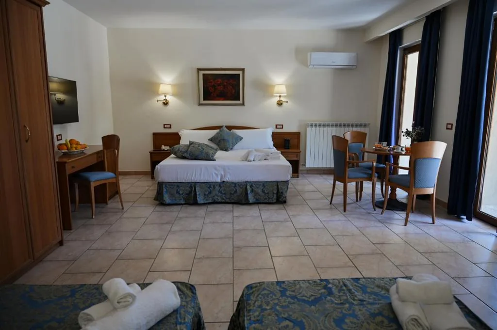 Deluxe Triple Room — Hotel Bisanzio Resort