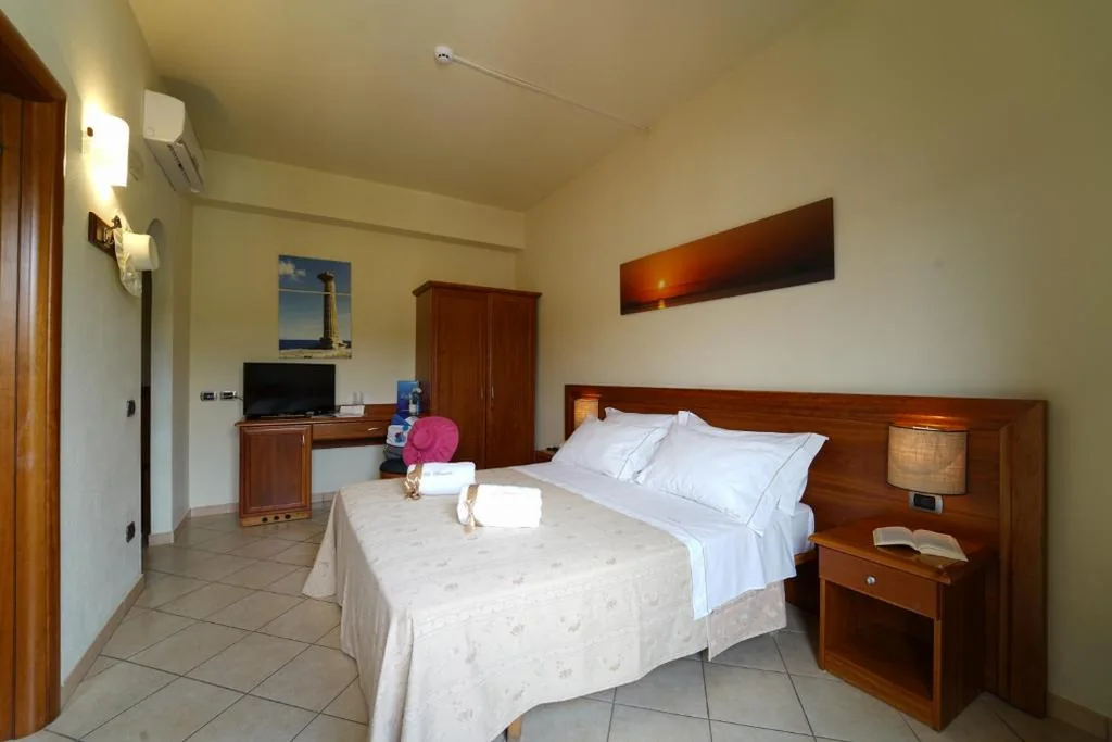 Economy Triple Room — La Bussola Hotel Calabria