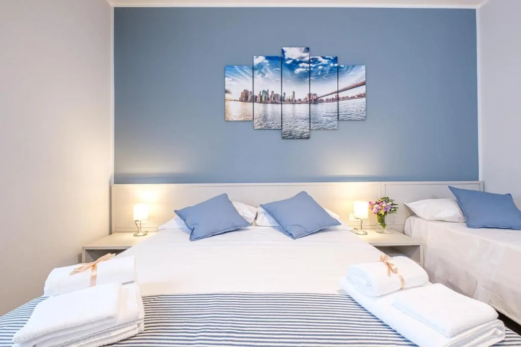 Camera Tripla Luxury — HOME52