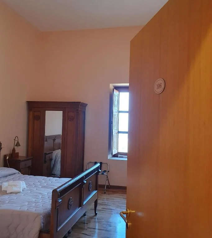 Superior Triple Room — Albergo Palazzo Sant’Anna Gerace