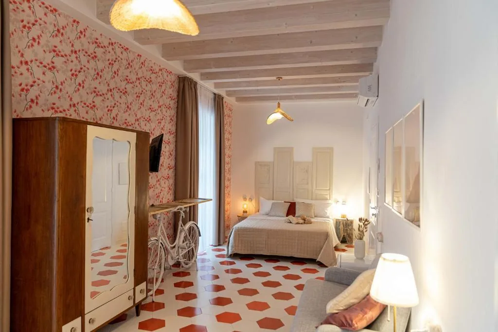 Junior Suite con Balcone — Suitetti Camere&Relax