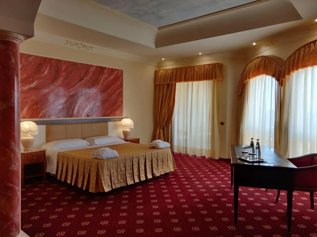Deluxe Suite with Hot Tub — Parco dei Principi Hotel – Roccella Jonica