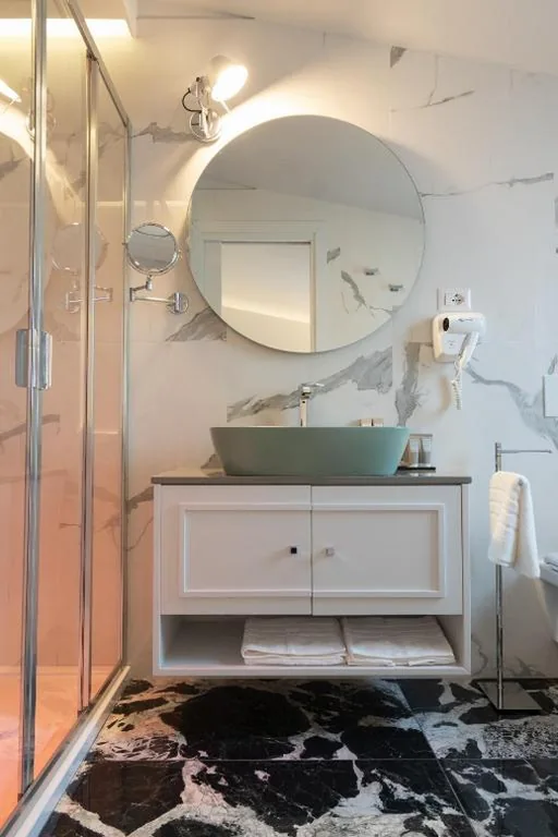 Suite — Paderagi