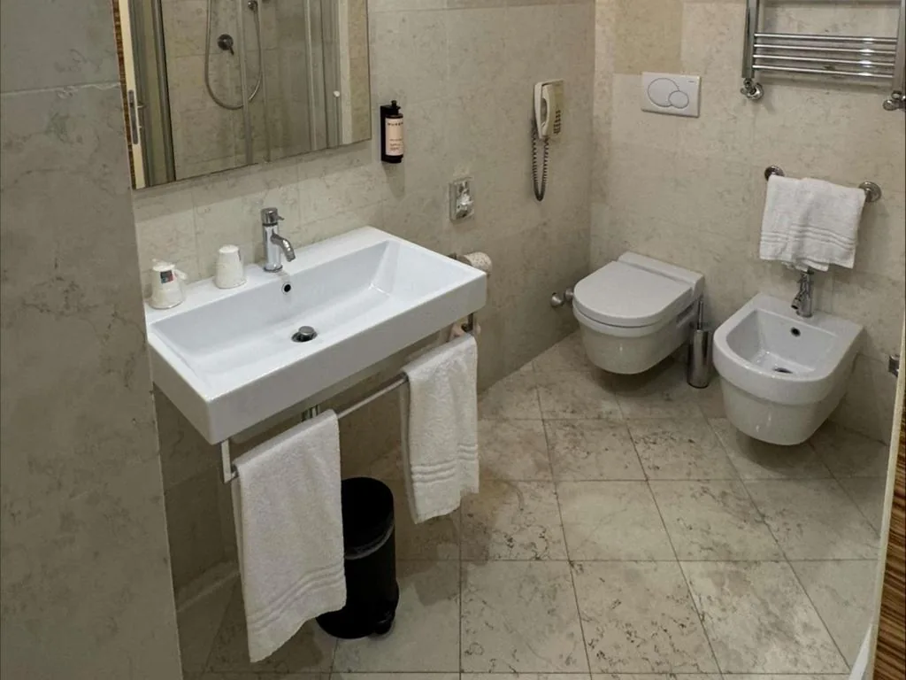Camer Classic Superior Doppia con Letti Singoli per Famiglie — Mercure Roma Centro Saint John