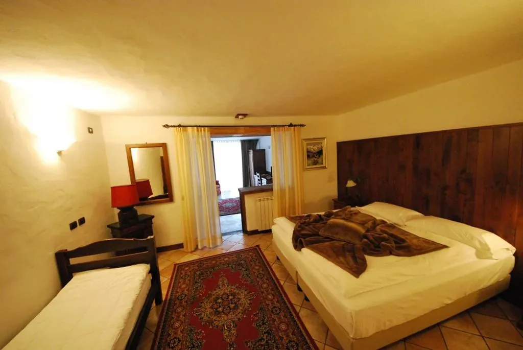 Room (5 Persons) — Hotel Bellevue