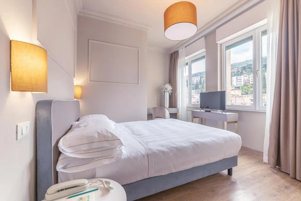 Camera Basic con Vista Collina — Diana Grand Hotel