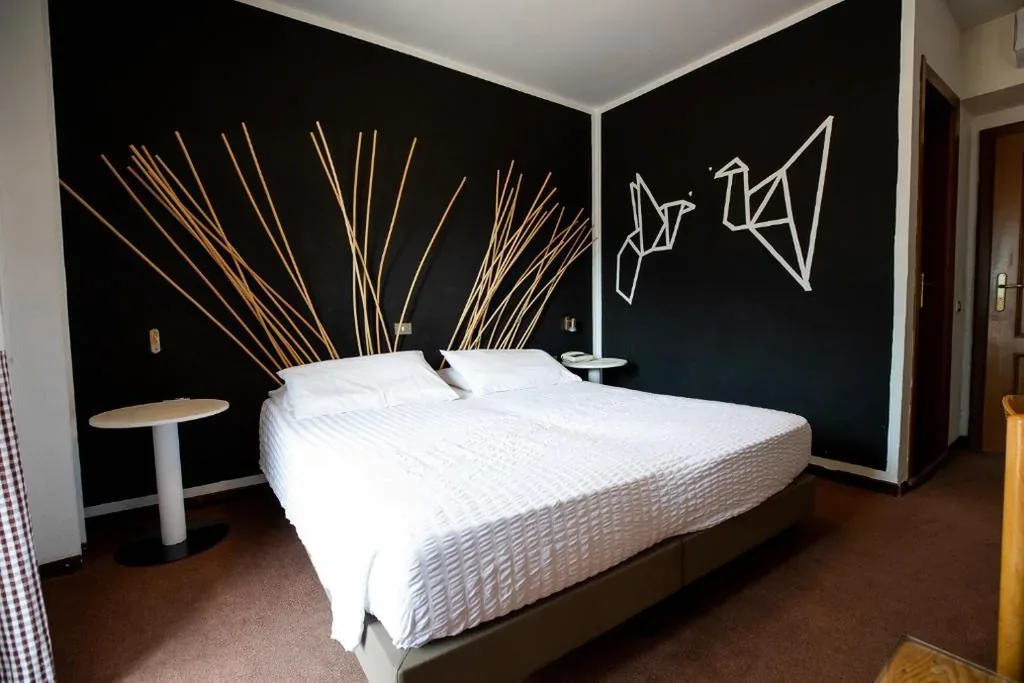 Basic Double/Twin Room — Hotel Rendez Vous