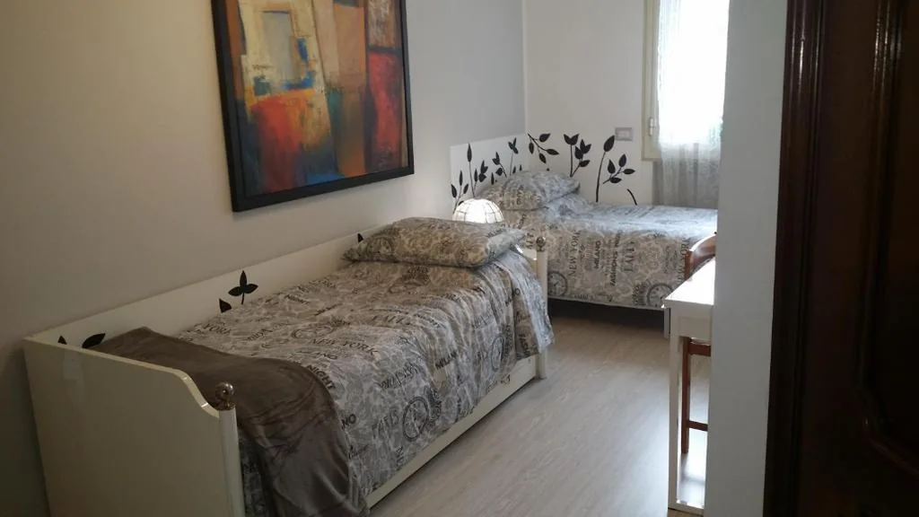 Budget Double Room with Single Beds — B&B La Perla di Roma