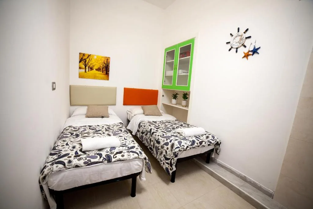 Camera Budget Doppia con Letti Singoli — Cosmo Terzo GuestHouse Roma