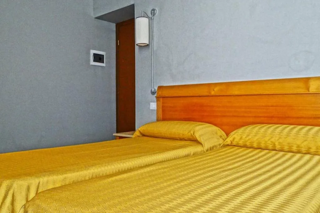 Camera Budget Doppia con Letti Singoli — Hotel dei Quiriti
