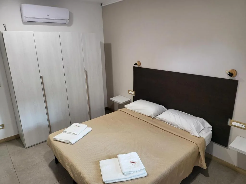 Budget Double Room with Single Beds — Le Ghie