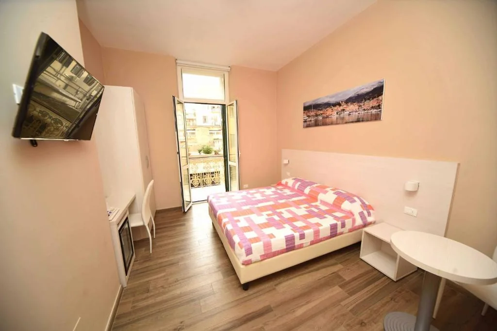 Camera Budget Matrimoniale/Doppia con Letti Singoli — Gioberti House