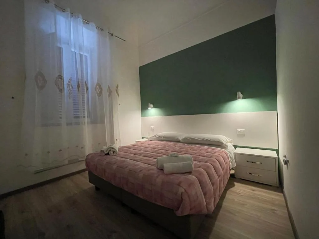 Camera Budget Matrimoniale/Doppia con Letti Singoli — guest house cernaia