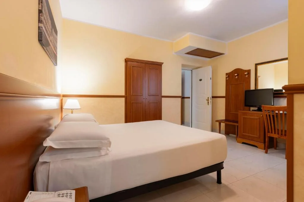 Camera Budget Matrimoniale/Doppia con Letti Singoli — Hotel Virgilio