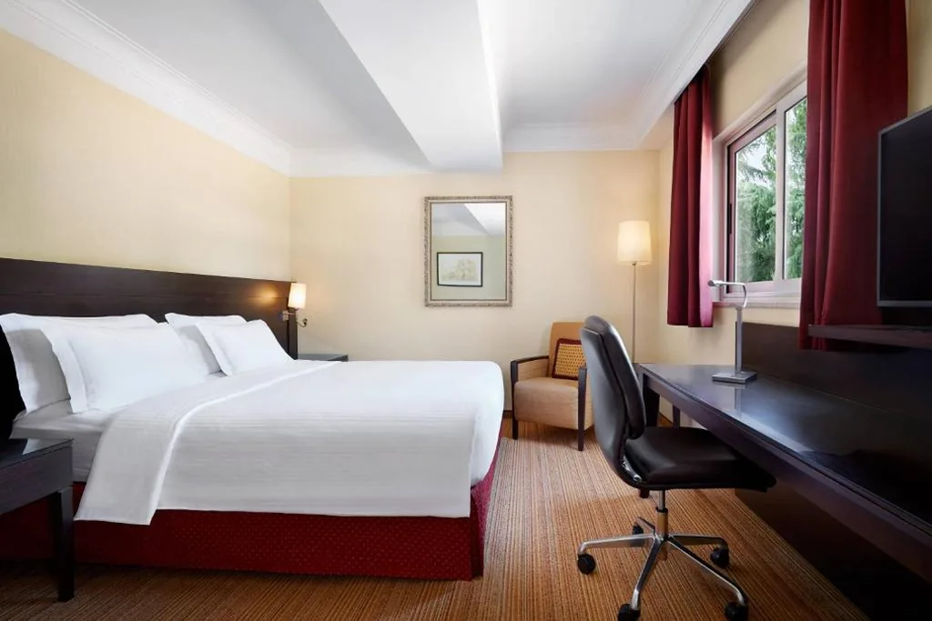 Camera Classic con 1 Letto King-Size — Courtyard by Marriott Rome Central Park