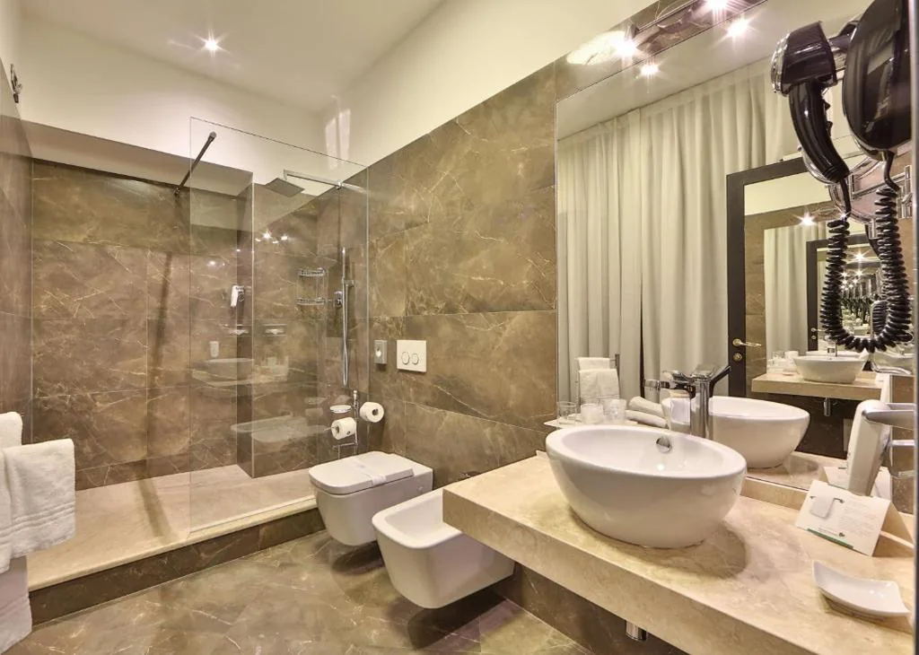 Classic Room with 1 Queen-Size Bed and 2 Single Beds — Best Western Plus Hotel Genova