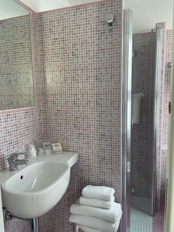 Classic Double/Twin Room with Partial Sea View — Hotel Miramare