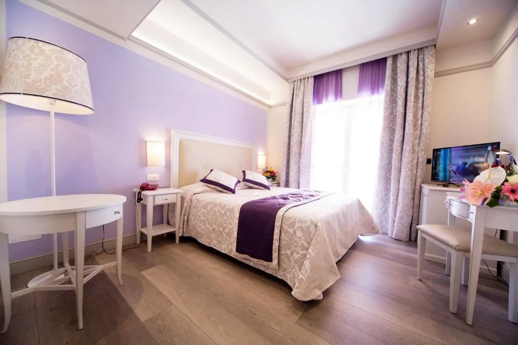 Camera Classic Matrimoniale/Doppia con Letti Singoli con Vista Mare — Hotel Regina