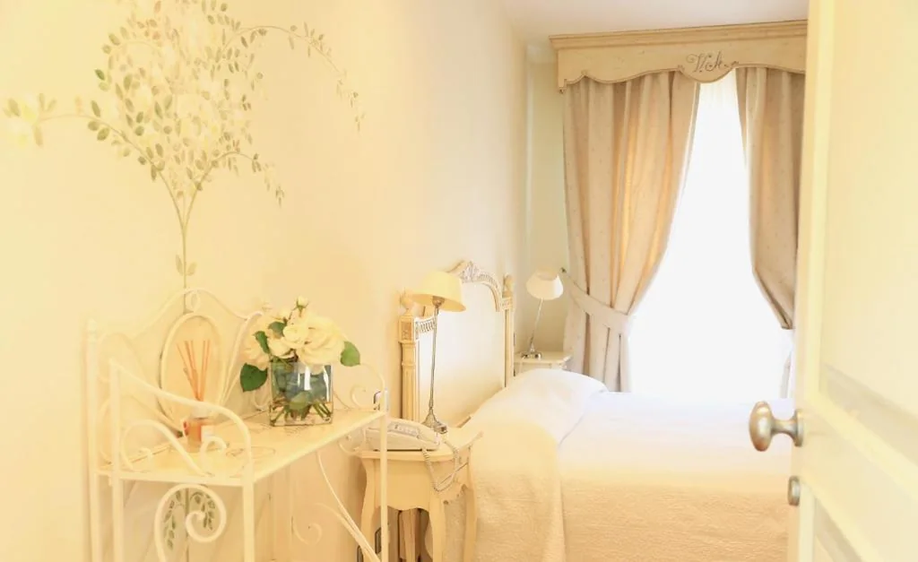 Camera Classic Matrimoniale/Doppia con Letti Singoli — Villa Agnese