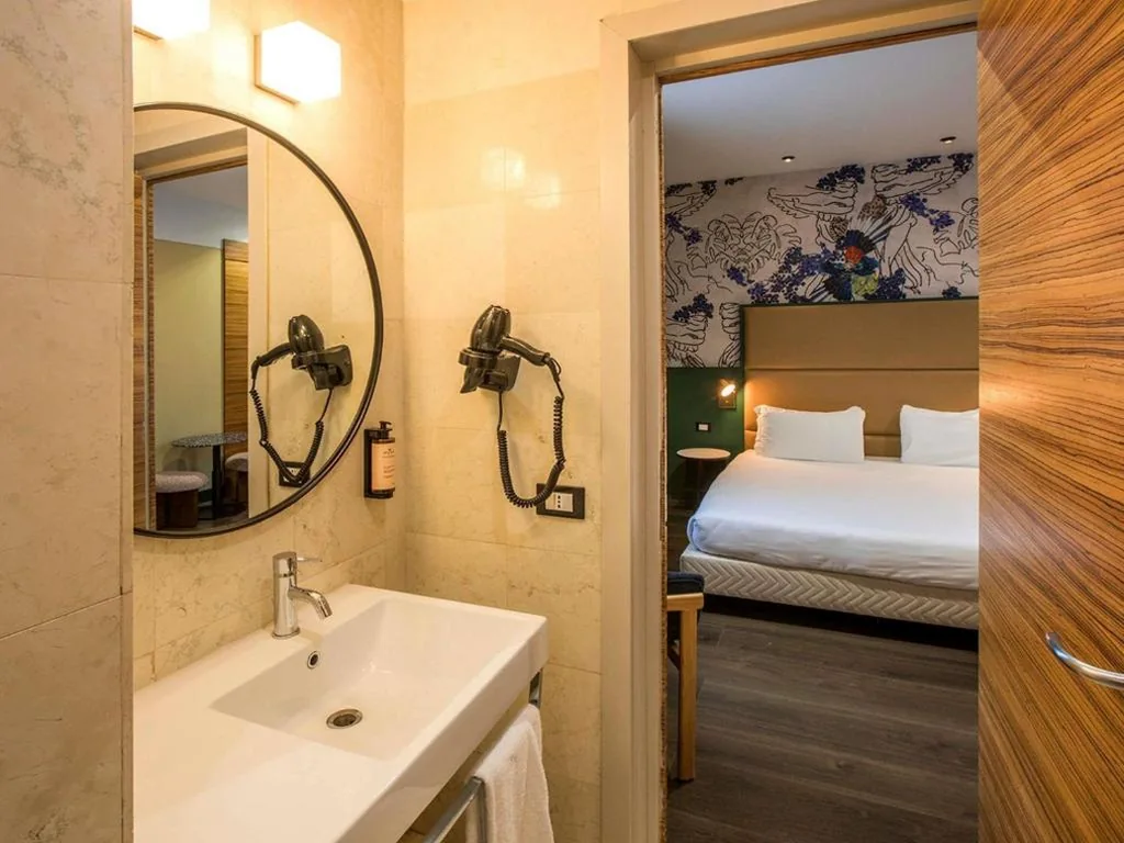 Camera Classic Superior Familiare con Letto Matrimoniale — Mercure Roma Centro Saint John