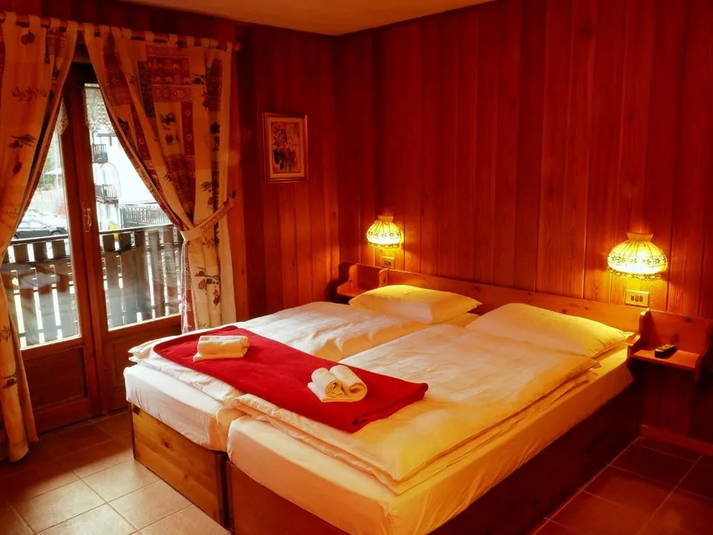 Comfort Twin Room — Albergo Alpenrose Ski&Bike Mountain Hotel