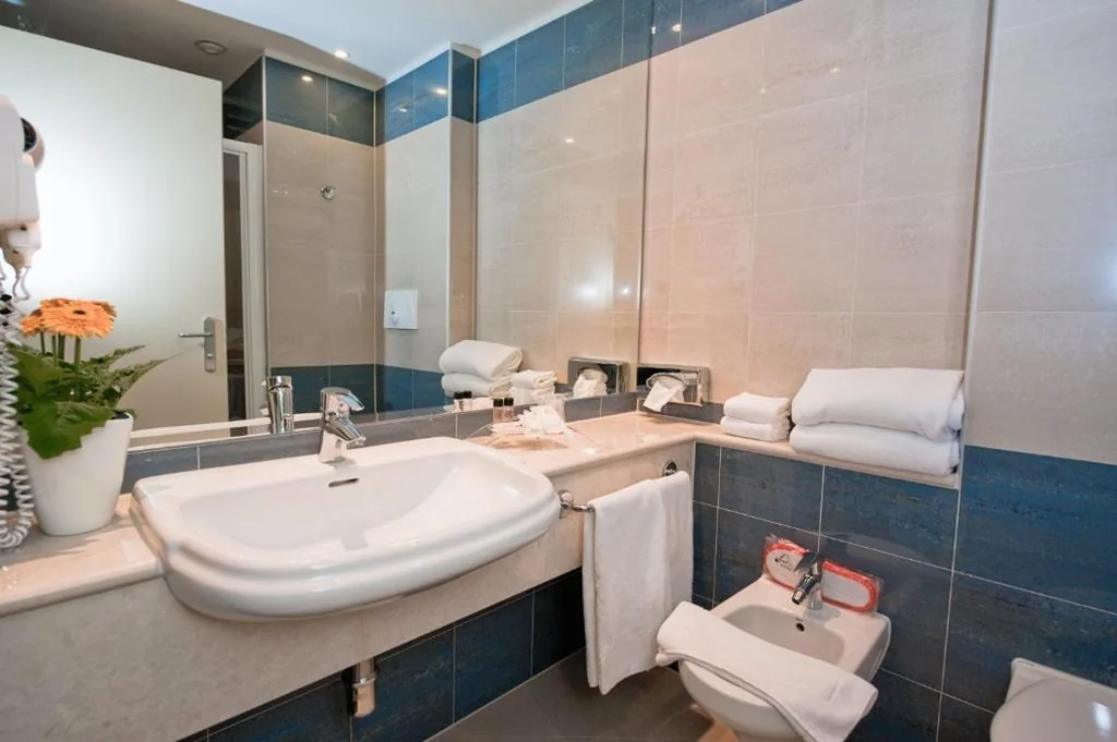 Camera Comfort Doppia con Letti Singoli — Hotel Rivarolo