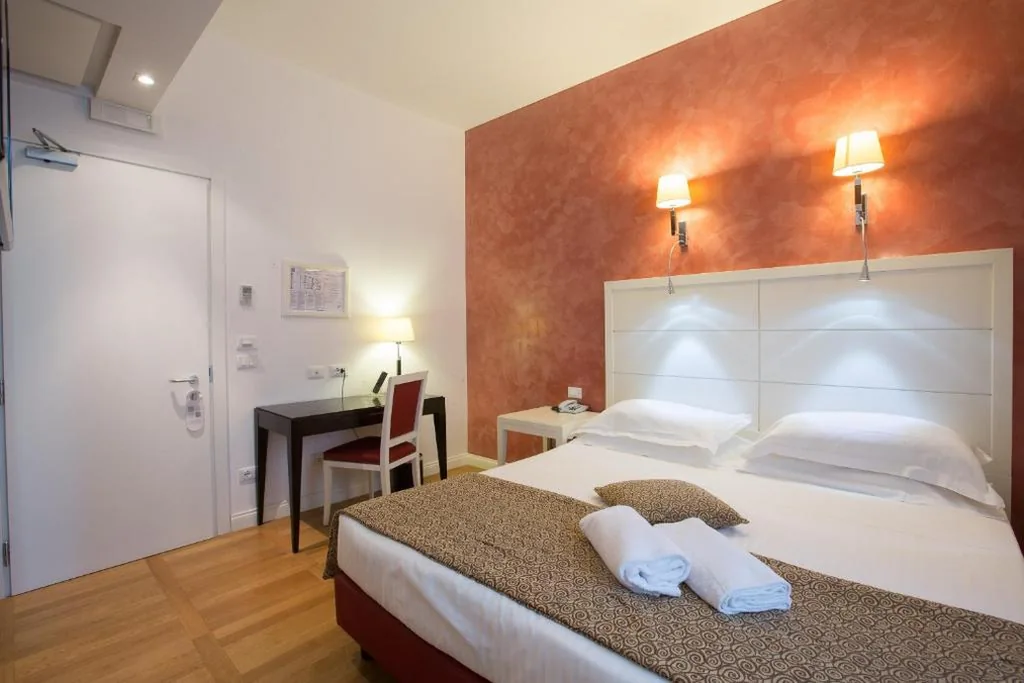 Comfort Double/Twin Room — Floris Hotel