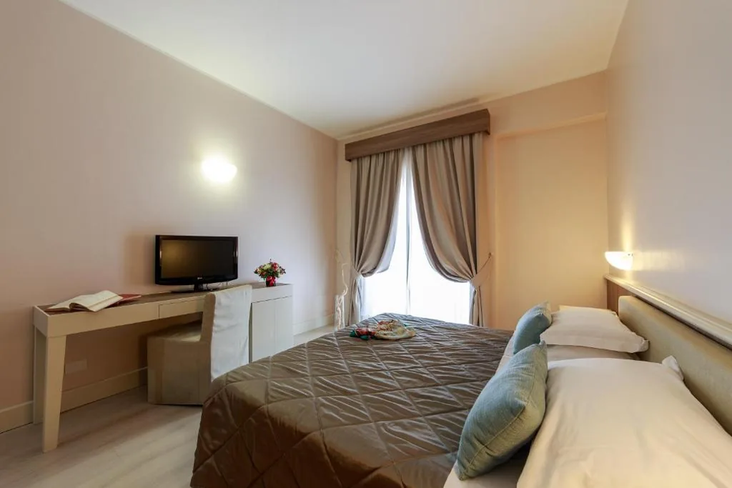 Camera Comfort Matrimoniale/Doppia con Letti Singoli — Hotel Mirasole International