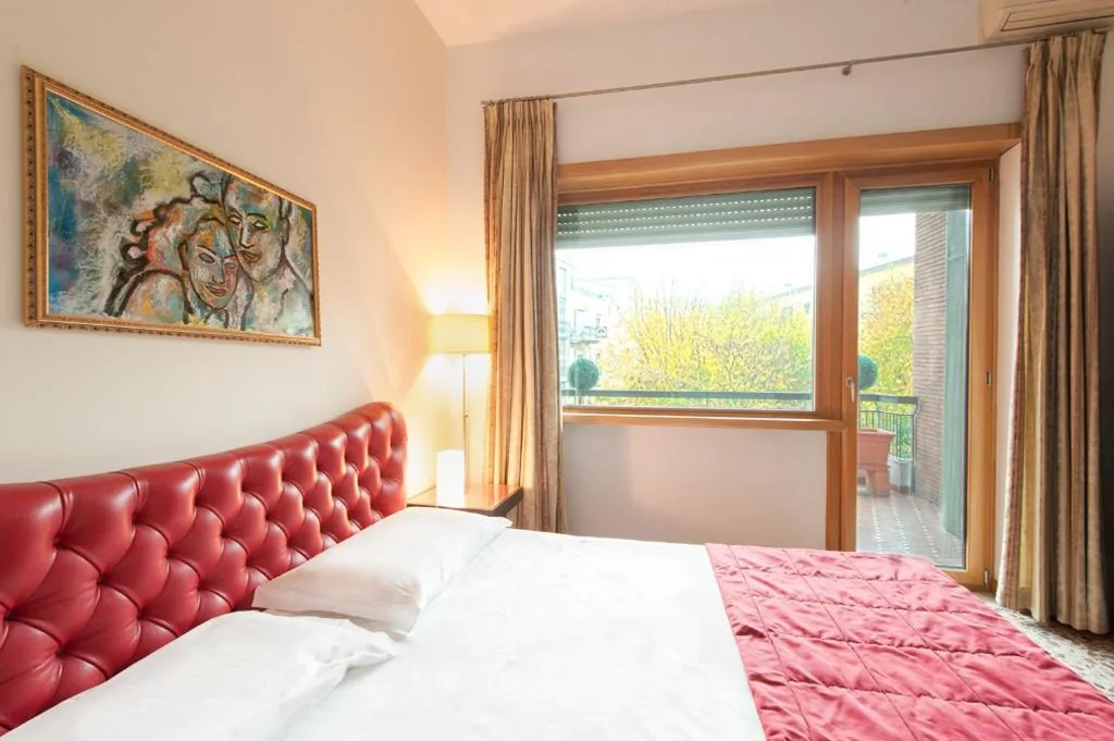 Camera Comfort Matrimoniale/Doppia con Letti Singoli con Balcone — Hotel Piazza Marconi