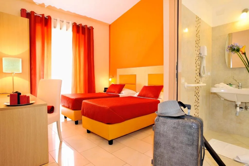 Camera Comfort Matrimoniale/Doppia con Letti Singoli — Hotel Scott House