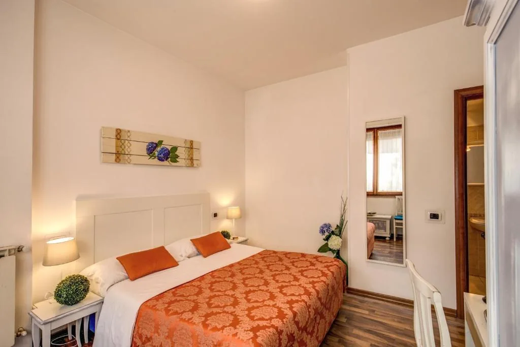 Camera Comfort Matrimoniale/Doppia con Letti Singoli — Trastevere Rooms