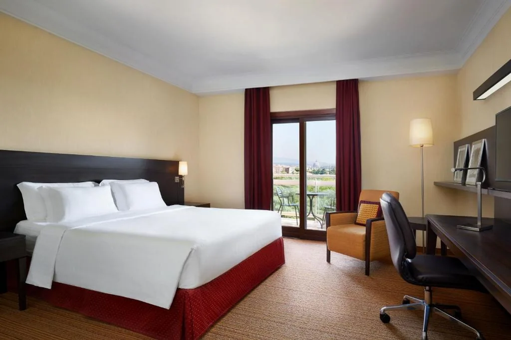 Camera con 1 Letto King-Size e Vista Cupola San Pietro - Piano Alto — Courtyard by Marriott Rome Central Park